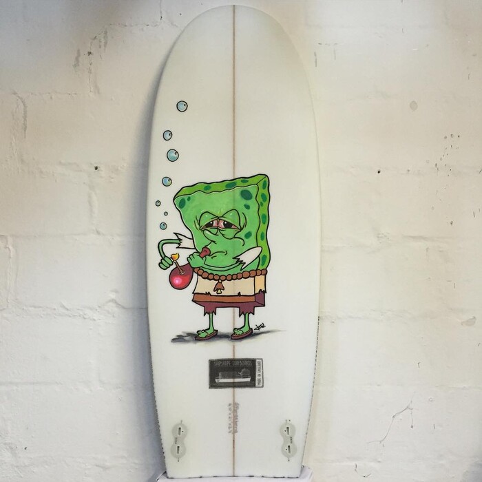 Stoked with this custom #spongebong #artwork by @jon5oh #shipshapesurfboards #madeinengland